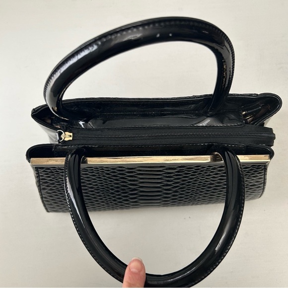 Elegant Black Textured Handbag Purse Structured Shoulder Bag Patent Faux Leather - Picture 13 of 16